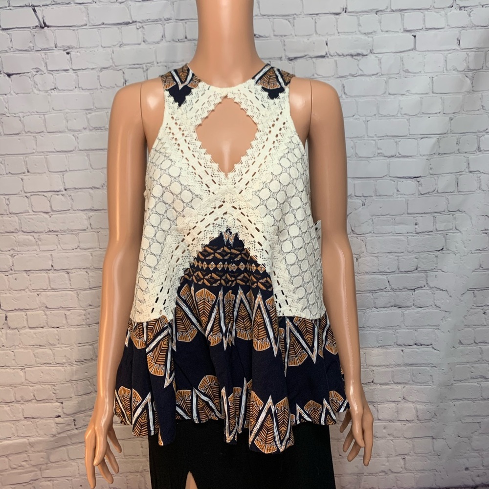 Melrose and market NWT Low-cut fun & flowy boho statement top size xs